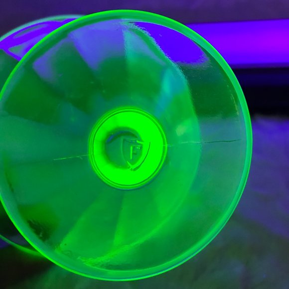 Vaseline Uranium Federal Glass Teardrop Swirl Dessert Cup #65 - Picture 3 of 9